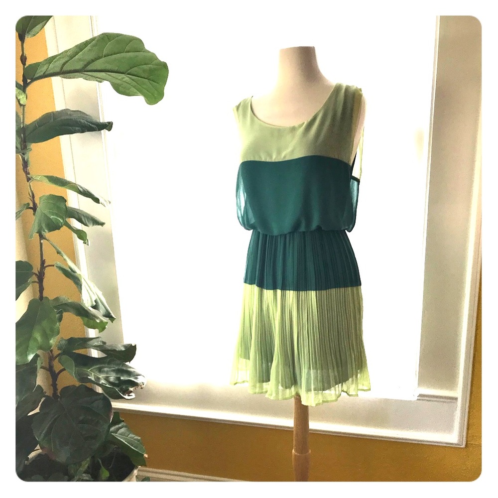 Shades of green color block pleated dress